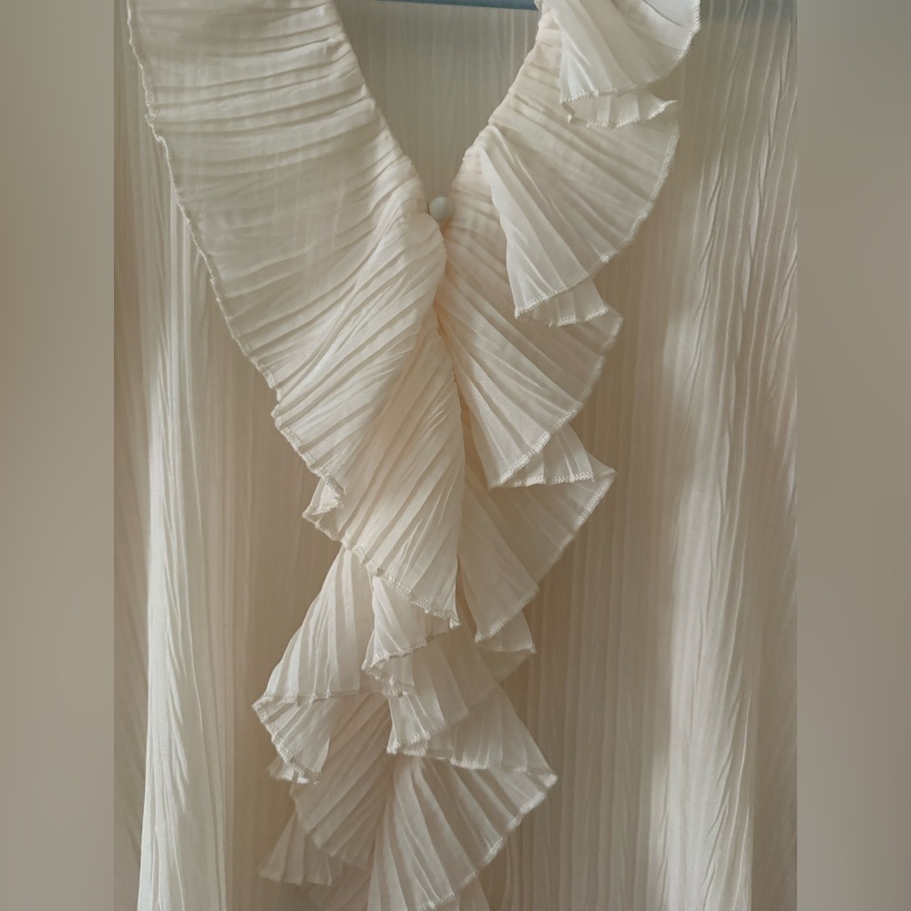 Zara Cream Pleated Ruffle V-Neck Blouse - Picture 2 of 8